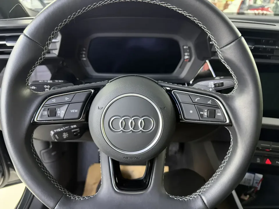 Audi A3 Audi A3 A3L Limousine 35 TFSI Stylish Sports 2023 — thumbnail 3