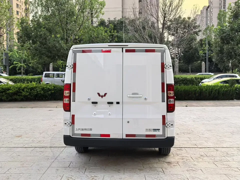 Wuling Yangguang Wuling Yangguang 300km Comfortable Window Edition 60kW 2024 — thumbnail 2
