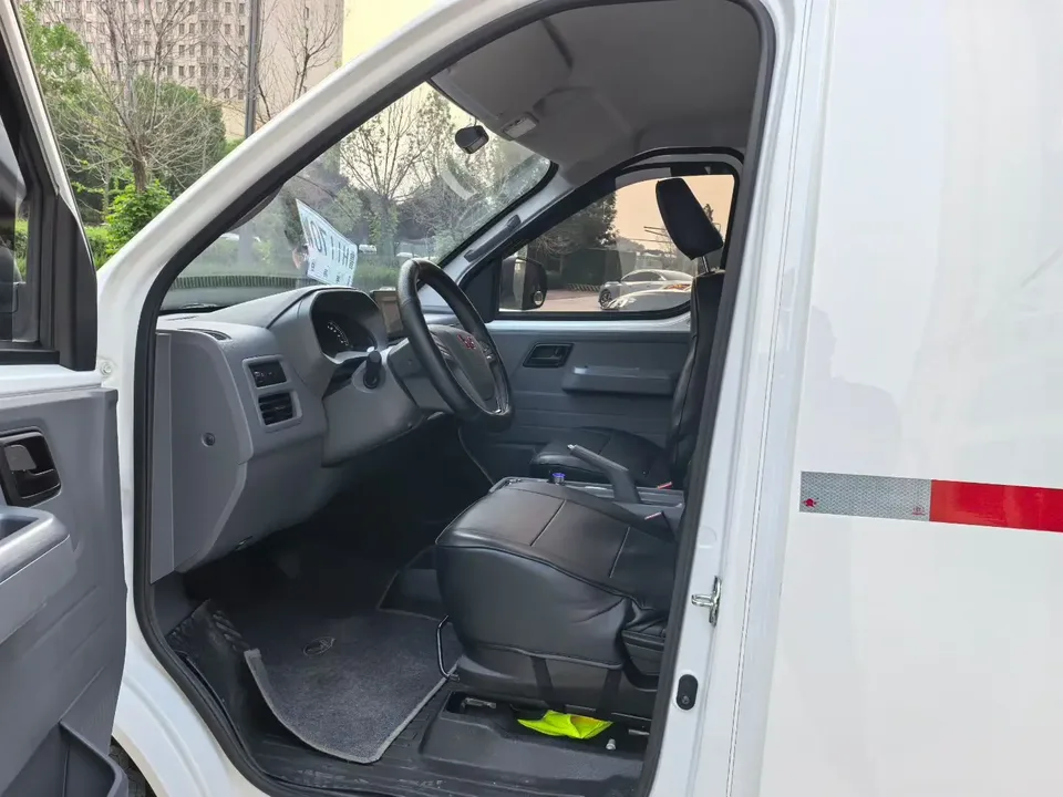 Wuling Yangguang Wuling Yangguang 300km Comfortable Window Edition 60kW 2024 — thumbnail 3