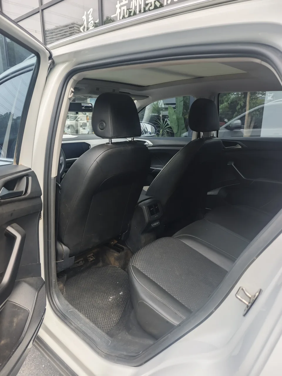 Volkswagen Explore the shadows Explore the shadows 200TSI DSG Joy Smart Edition 2023 — thumbnail 3
