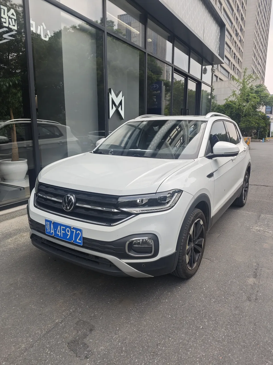 Volkswagen Explore the shadows Explore the shadows 200TSI DSG Joy Smart Edition 2023 — photo 1, buy with delivery to Moscow