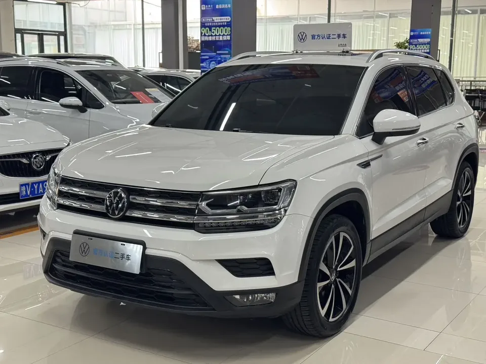Volkswagen Tharu tuyue 280TSI 2WD Deluxe Edition 2022 — photo 1, buy with delivery to Moscow