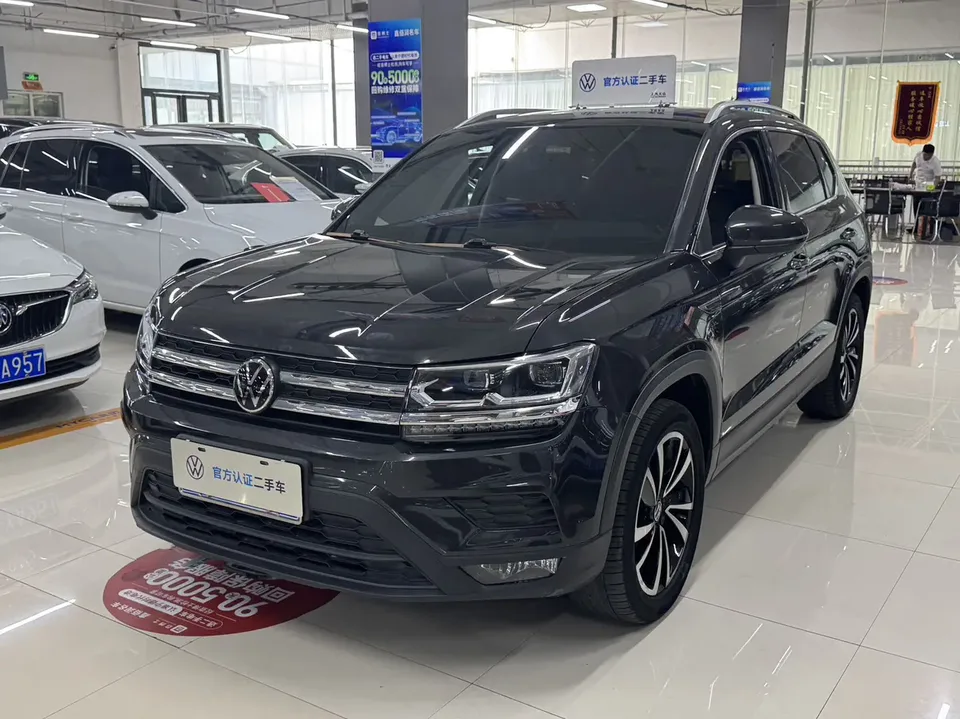 Volkswagen Tharu tuyue 280TSI 2WD Deluxe Edition 2022 — photo 1, buy with delivery to Moscow