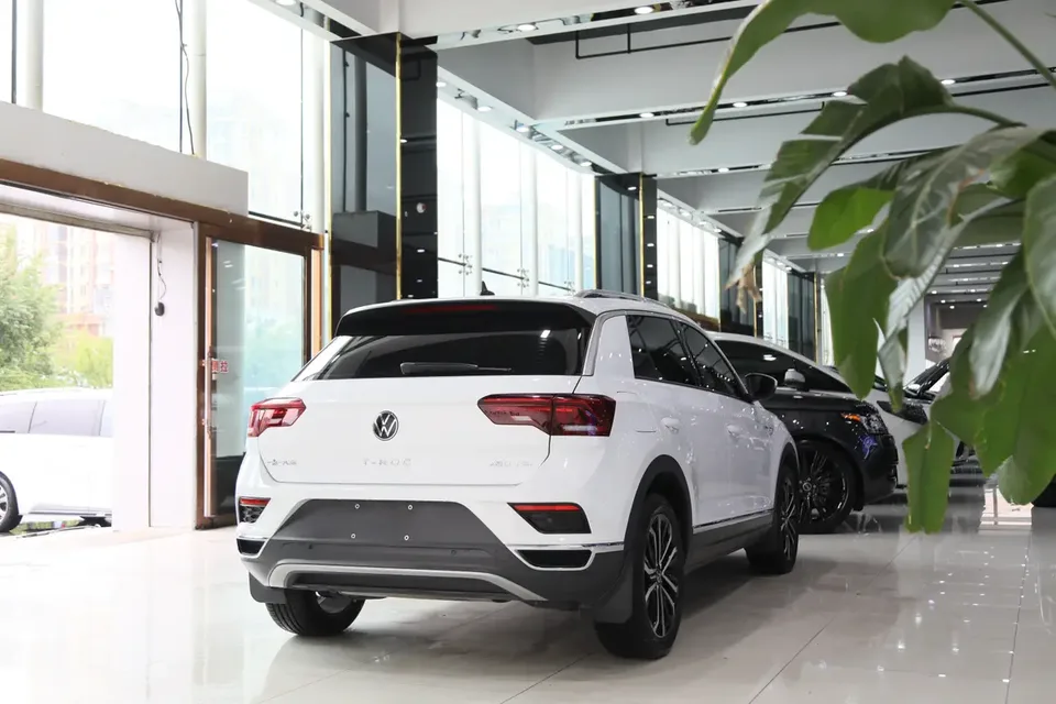 Volkswagen T-Roc TANG 280TSI DSG 2WD Comfort PLUS 2022 — thumbnail 2