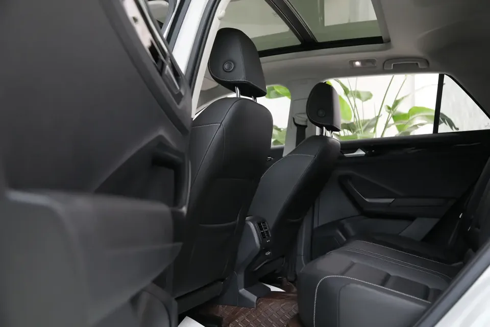 Volkswagen T-Roc TANG 280TSI DSG 2WD Comfort PLUS 2022 — thumbnail 4