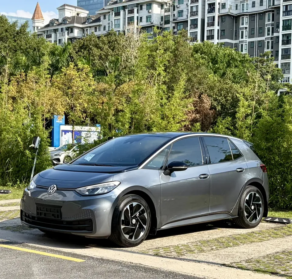 Volkswagen ID.3 Volkswagen ID.3 Outstanding Edition 2024 — photo 1, buy with delivery to Moscow
