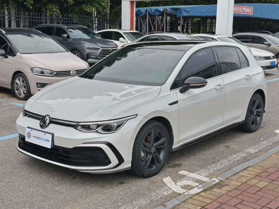 Volkswagen Golf golf 2023 280TSI DSG R-Line Lite 2024 — photo 1, buy with delivery to Moscow