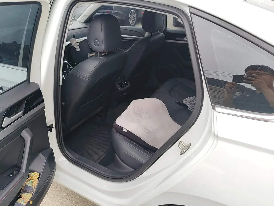 Volkswagen Lavida Lavida 2024 300TSI DSG Starry Sky Leading Edition 2024 — thumbnail 3
