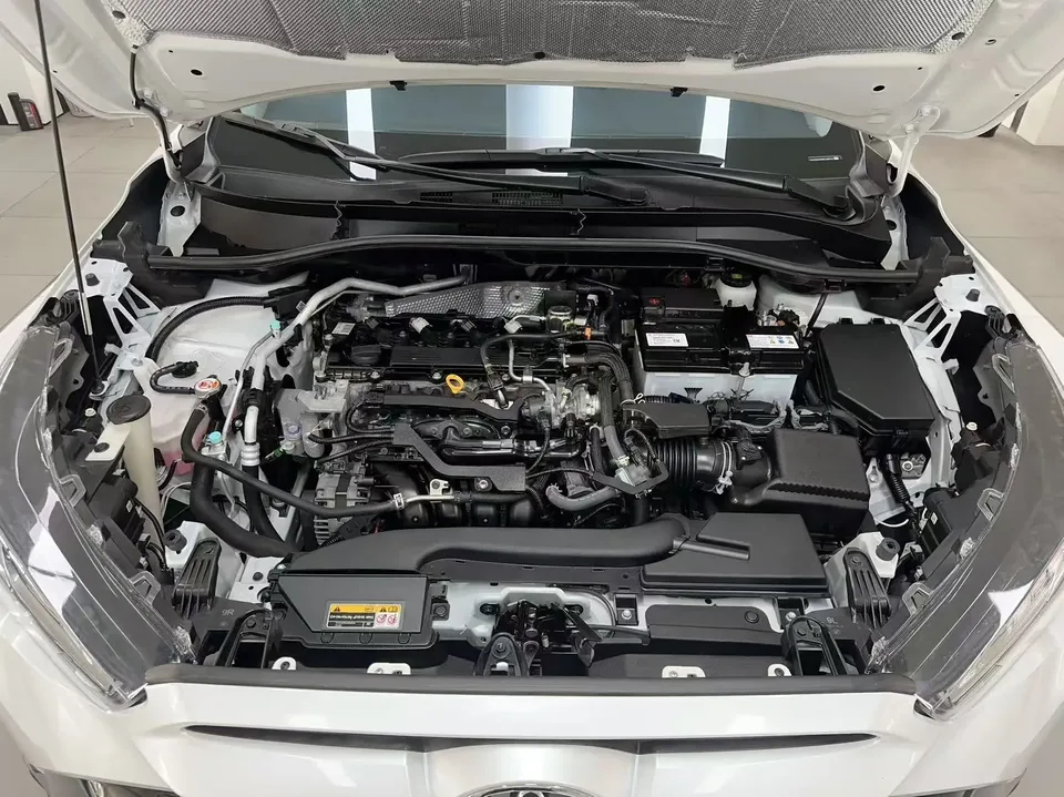 Toyota Frontlander Frontlander 2.0L CVT Elite Edition 2023 — thumbnail 2