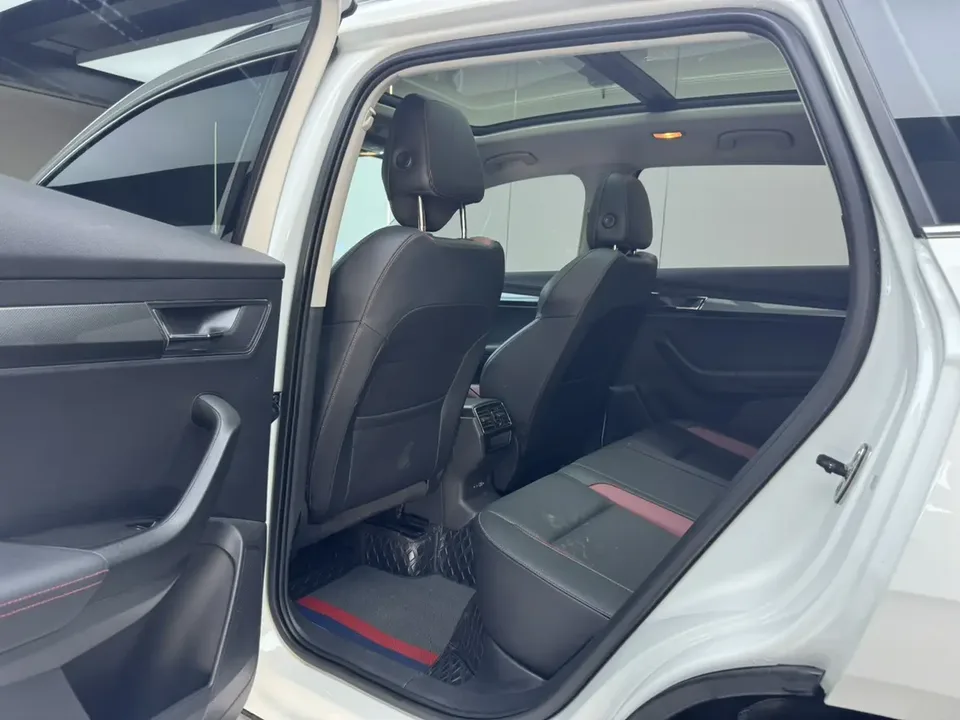 Skoda Karoq Korok TSI280 Luxury Edition 2023 — thumbnail 4