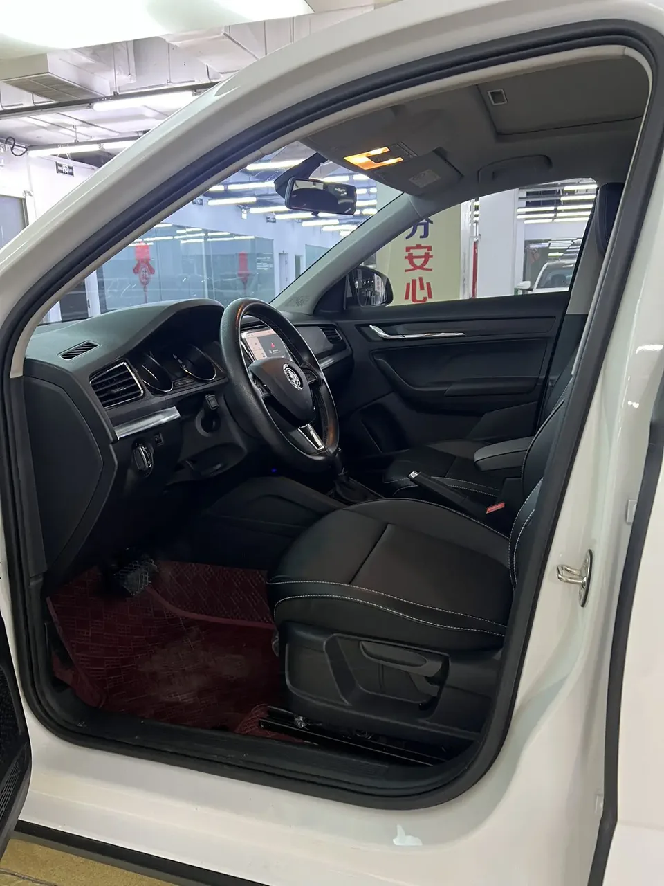 Skoda Comek Comek Modified 1.5L Automatic Comfort Edition 2023 — thumbnail 4