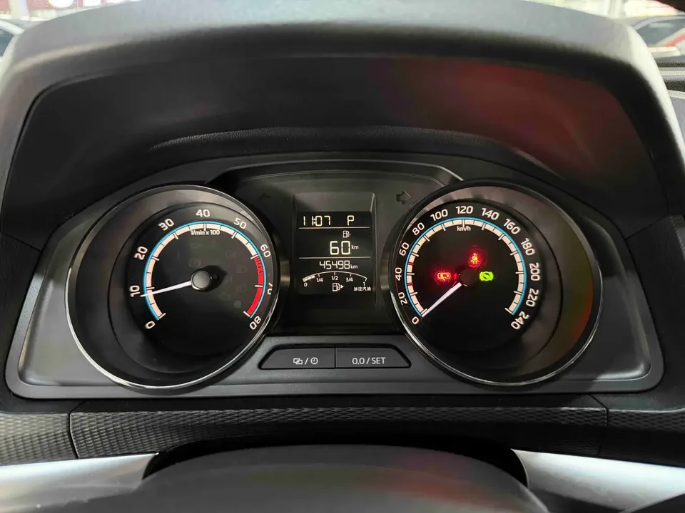 Skoda Comek Comek 1.5L Automatic Comfort Edition 2023 — thumbnail 4