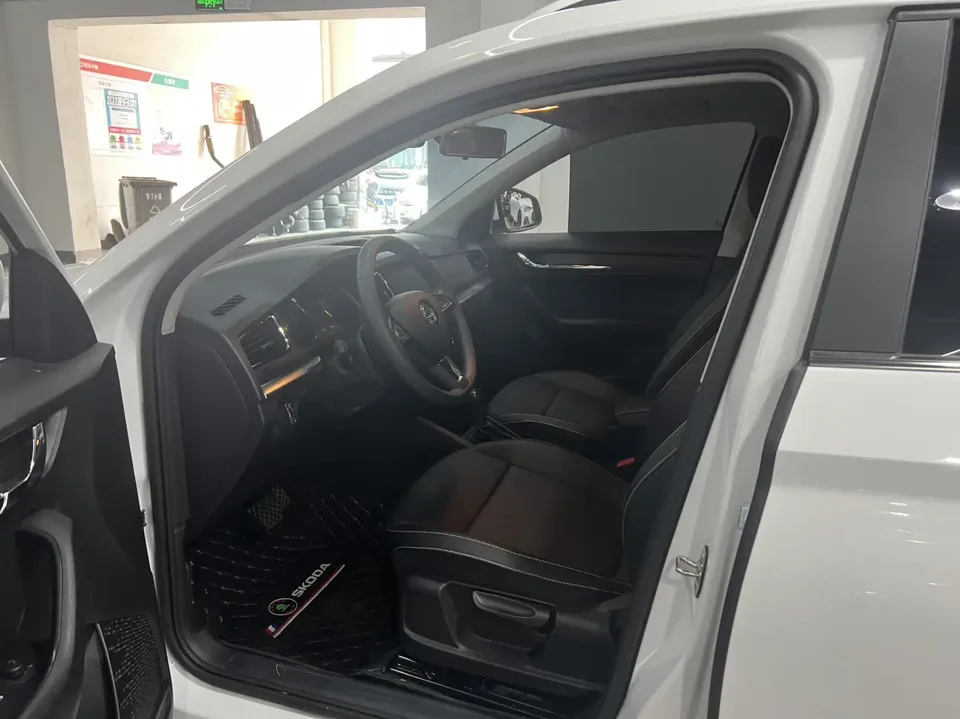 Skoda Comek Comek 2023 Modified 1.5L Automatic Comfort Edition 2023 — thumbnail 3