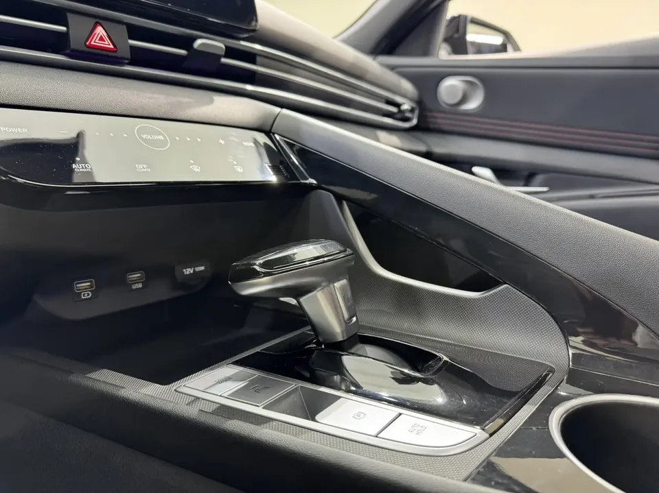 Hyundai Elantra Elantra 1.5L CVT 20th SE 20th Anniversary Edition 2022 — thumbnail 4