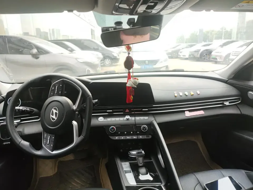 Hyundai Elantra Elantra 1.5L CVT LUX Premium Edition 2023 — thumbnail 2