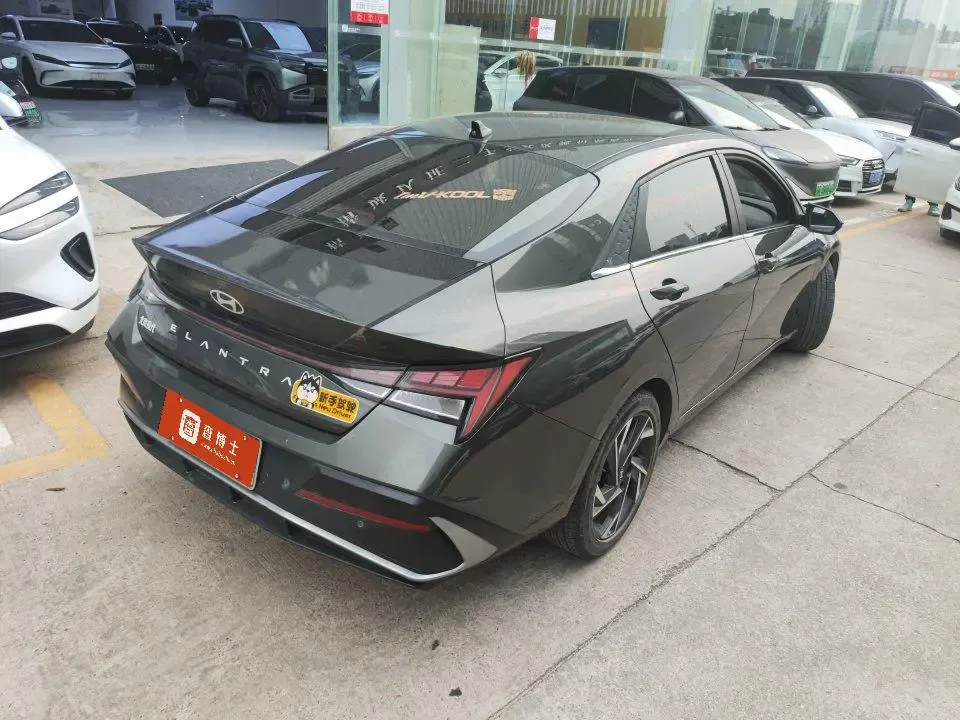 Hyundai Elantra Elantra 1.5L CVT LUX Premium Edition 2023 — thumbnail 4