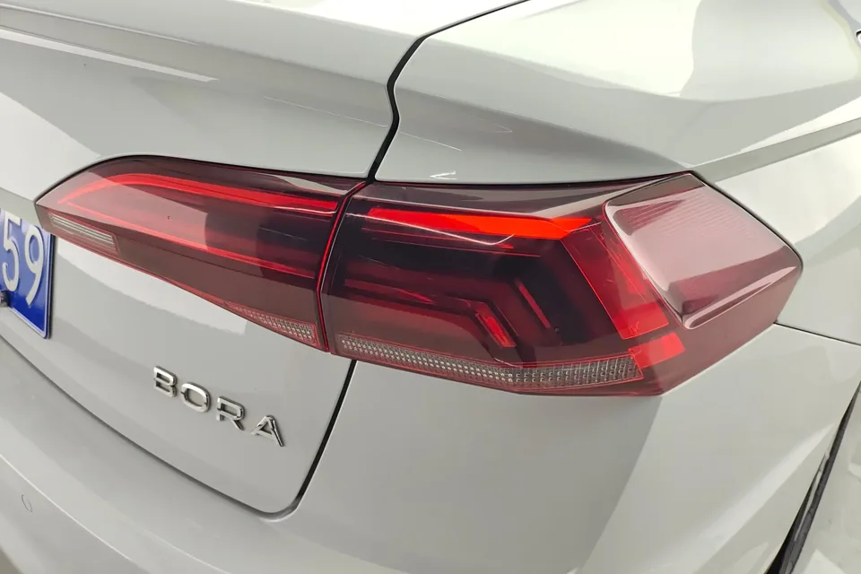 Volkswagen Bora Bora 2021 1.5L Automatic Comfort Smart Connection Edition 2022 — миниатюра 2