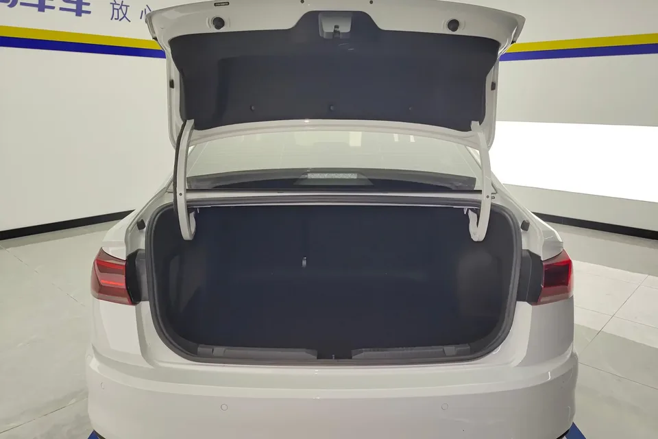Volkswagen Bora Bora 2021 1.5L Automatic Comfort Smart Connection Edition 2022 — миниатюра 5