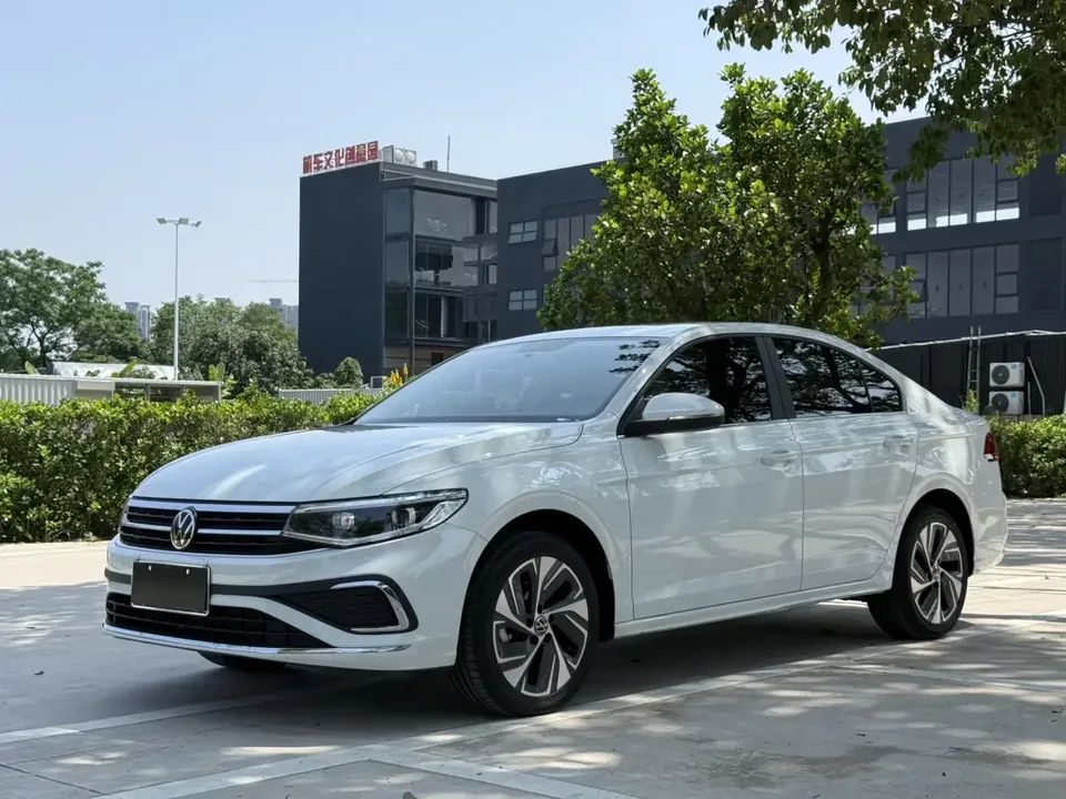 Volkswagen Bora Bora 2025 200TSI DSG Joy Travel PRO Edition 2025 — photo 1, buy with delivery to Moscow