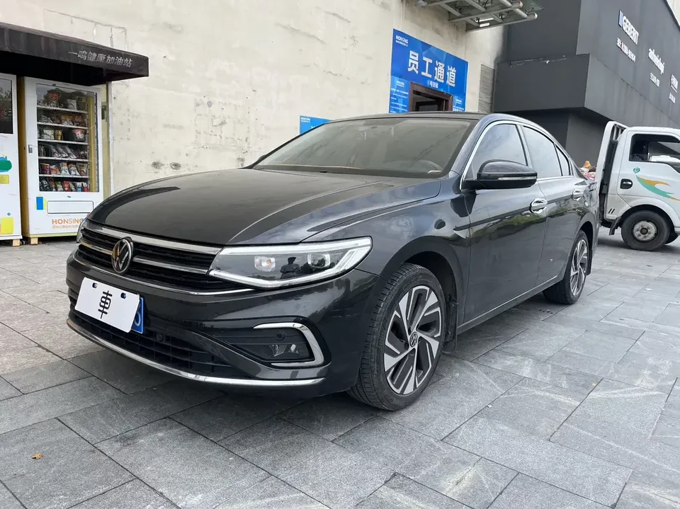 Volkswagen Bora Bora 2023 200TSI DSG Free Travel Edition 2023 — photo 1, buy with delivery to Moscow