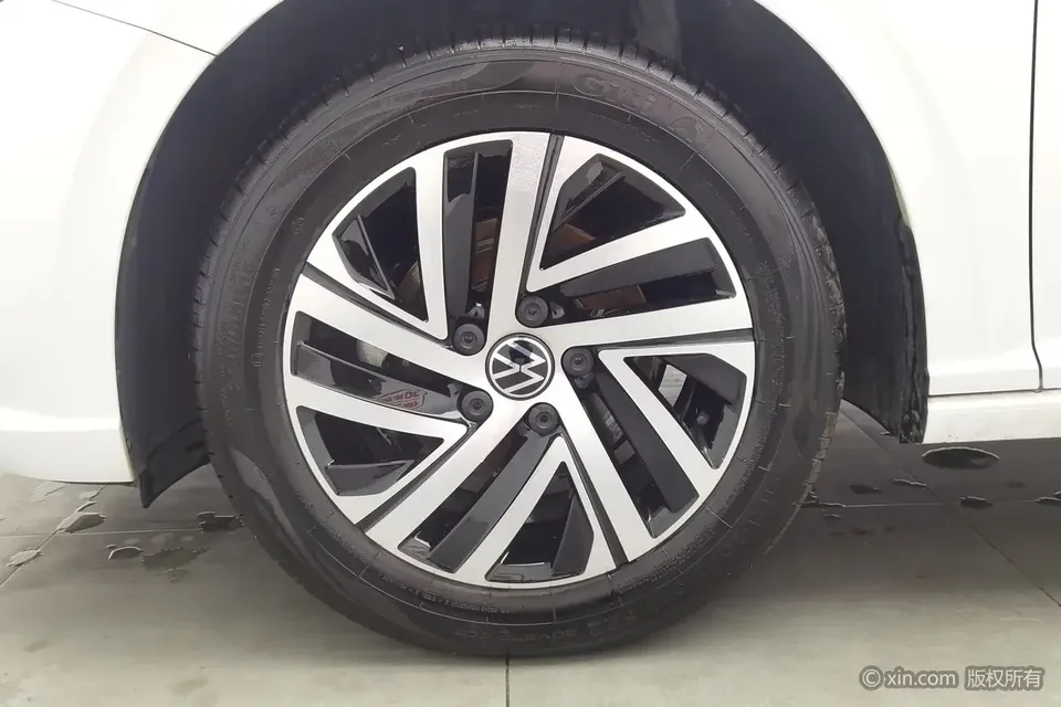 Volkswagen Lavida Lavida 2024 1.5L Automatic 5 Million Edition 2025 — thumbnail 3