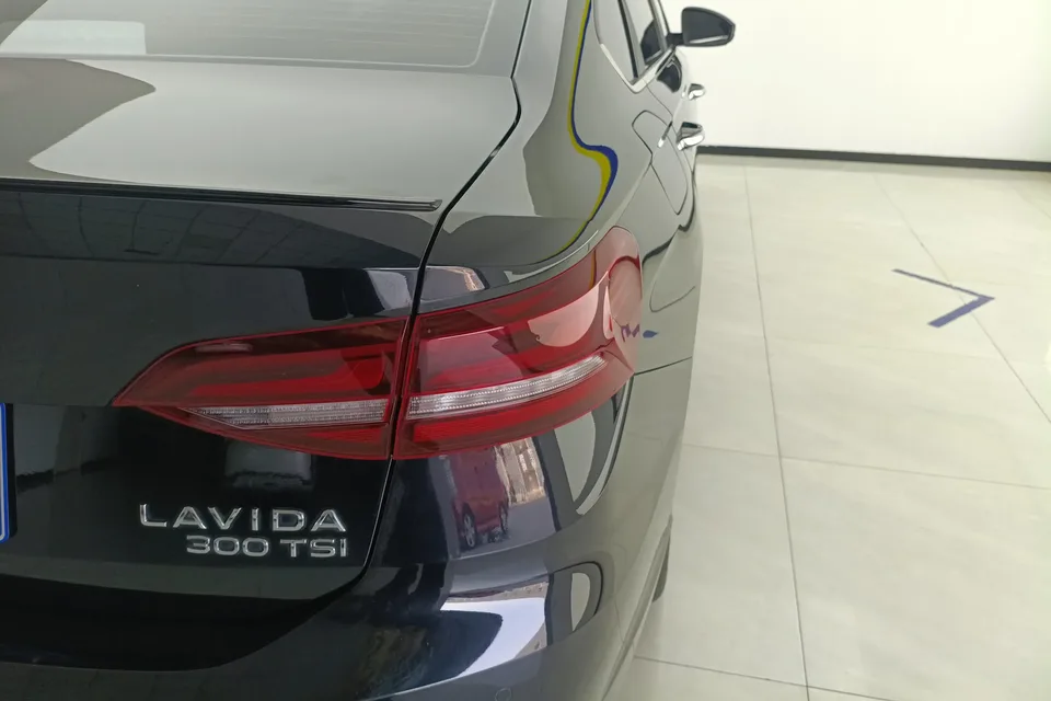 Volkswagen Lavida Lavida 2024 300TSI DSG Starry Sky Edition 2024 — thumbnail 2