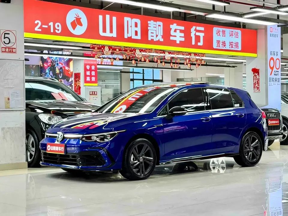 Volkswagen Golf golf 2023 280TSI DSG R-Line 2024 — фото 1, купить с доставкой в Москву