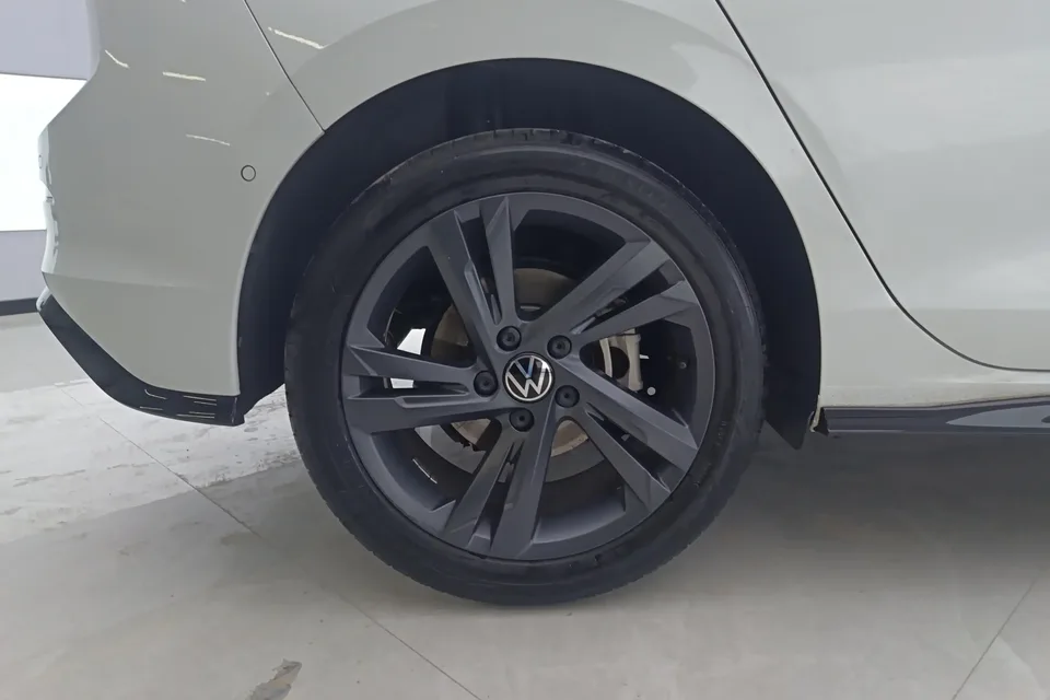Volkswagen Golf golf 2023 280TSI DSG R-Line Lite 2024 — thumbnail 3
