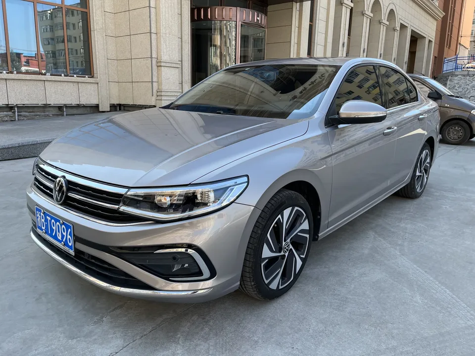 Volkswagen Bora Bora 2023 200TSI DSG Joy Travel PRO Edition 2022 — photo 1, buy with delivery to Moscow