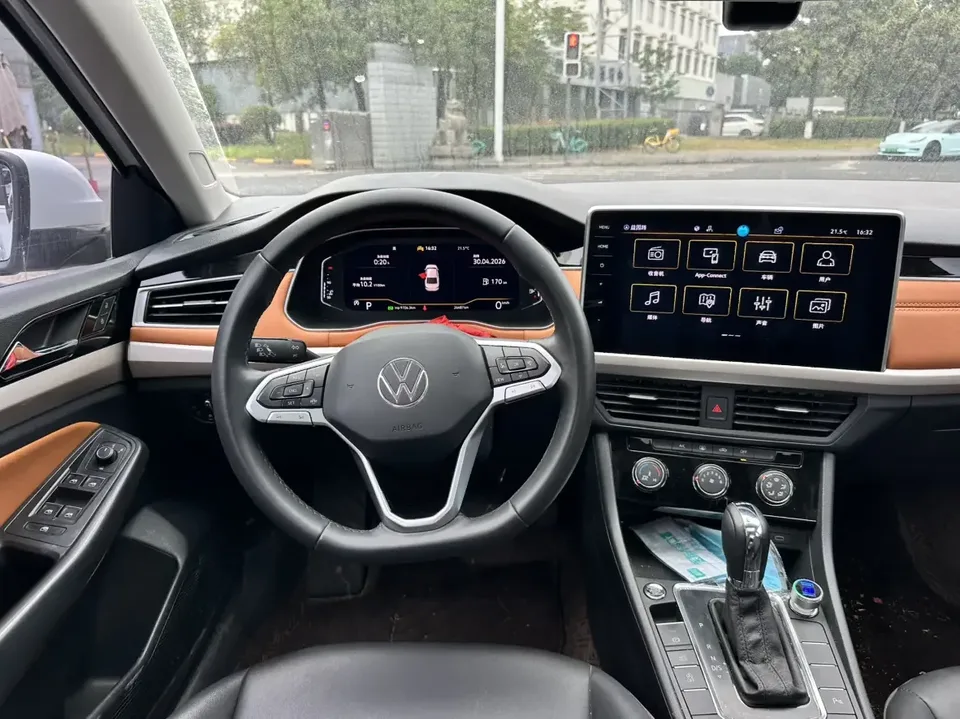 Volkswagen Bora Bora 2023 200TSI DSG Joy Travel PRO Edition 2023 — thumbnail 2