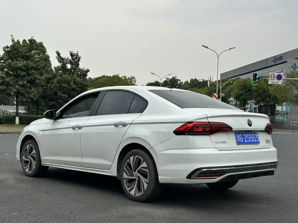 Volkswagen Bora Bora 2023 200TSI DSG Joy Travel PRO Edition 2023 — thumbnail 3