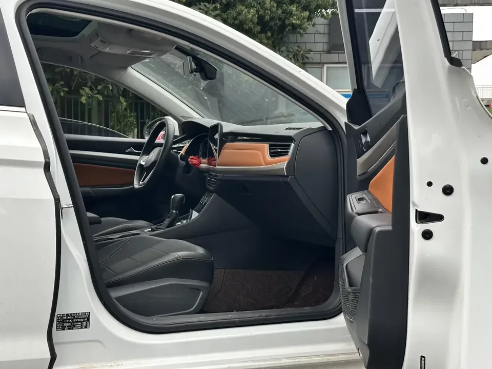 Volkswagen Bora Bora 2023 200TSI DSG Joy Travel PRO Edition 2023 — thumbnail 4
