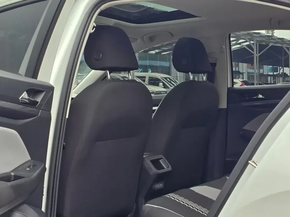 Volkswagen Bora Bora 2023 200TSI DSG Free Travel Edition 2023 — thumbnail 3