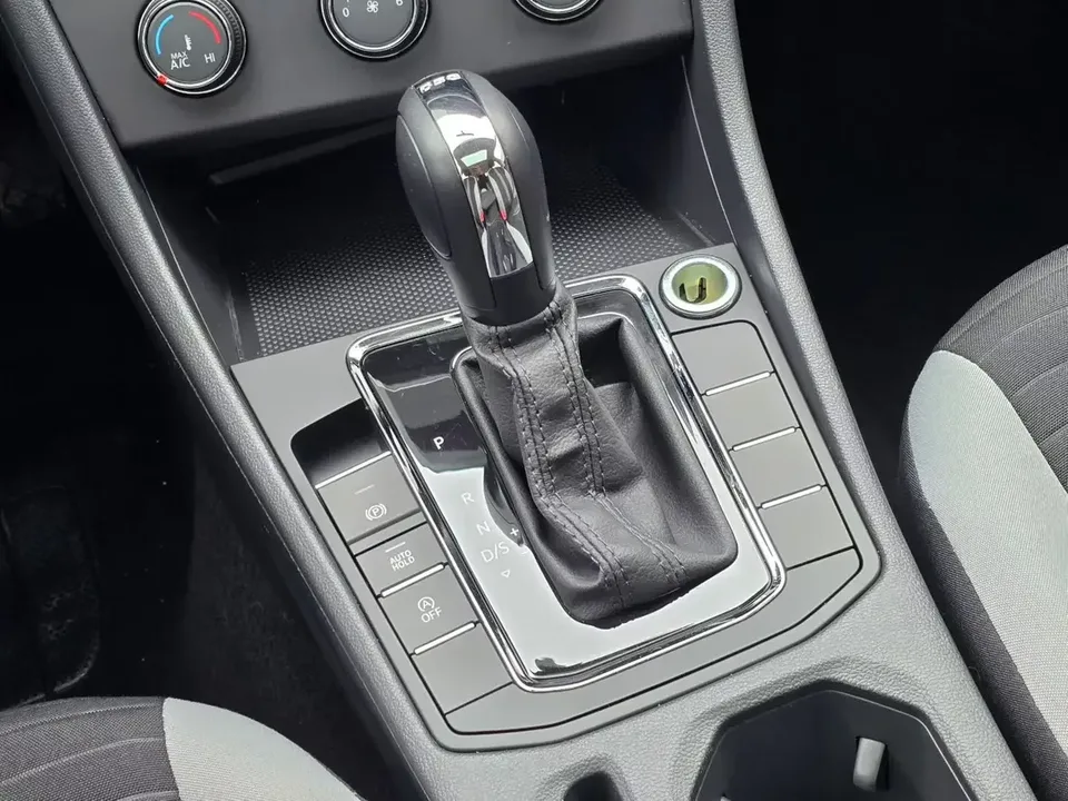Volkswagen Bora Bora 2023 200TSI DSG Free Travel Edition 2023 — thumbnail 5