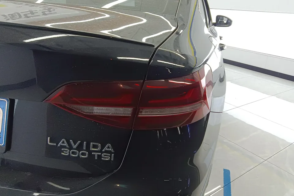 Volkswagen Lavida Lavida 2023 300TSI DSG Starry Sky Edition 2023 — thumbnail 2