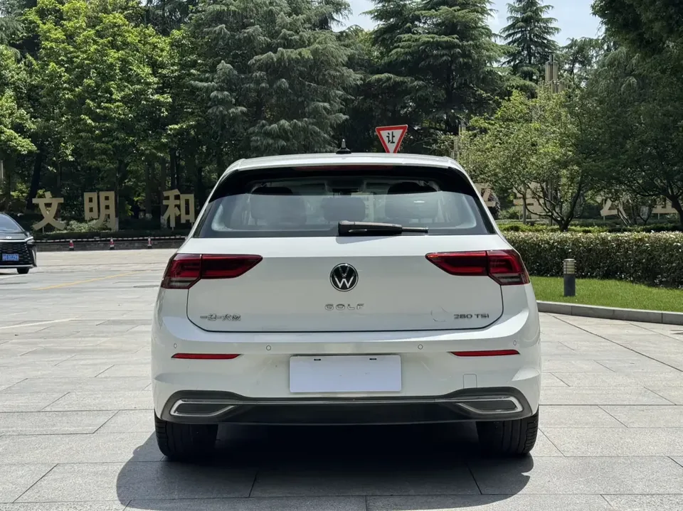 Volkswagen Golf golf 2023 280TSI DSG Pro facelift 2024 — thumbnail 2