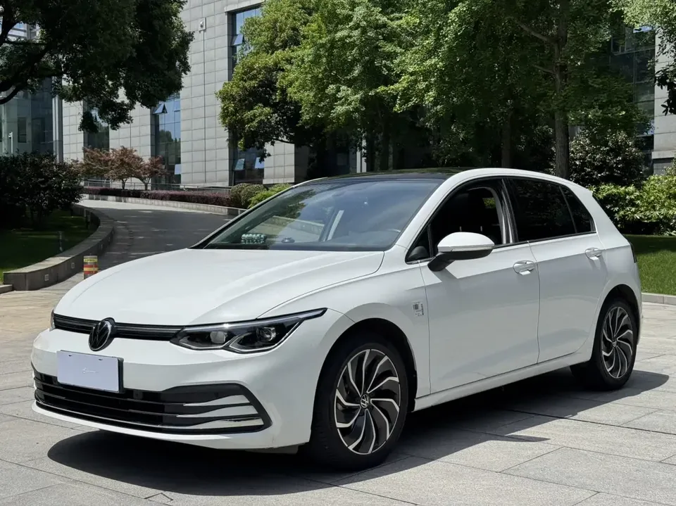 Volkswagen Golf golf 2023 280TSI DSG Pro facelift 2024 — photo 1, buy with delivery to Moscow