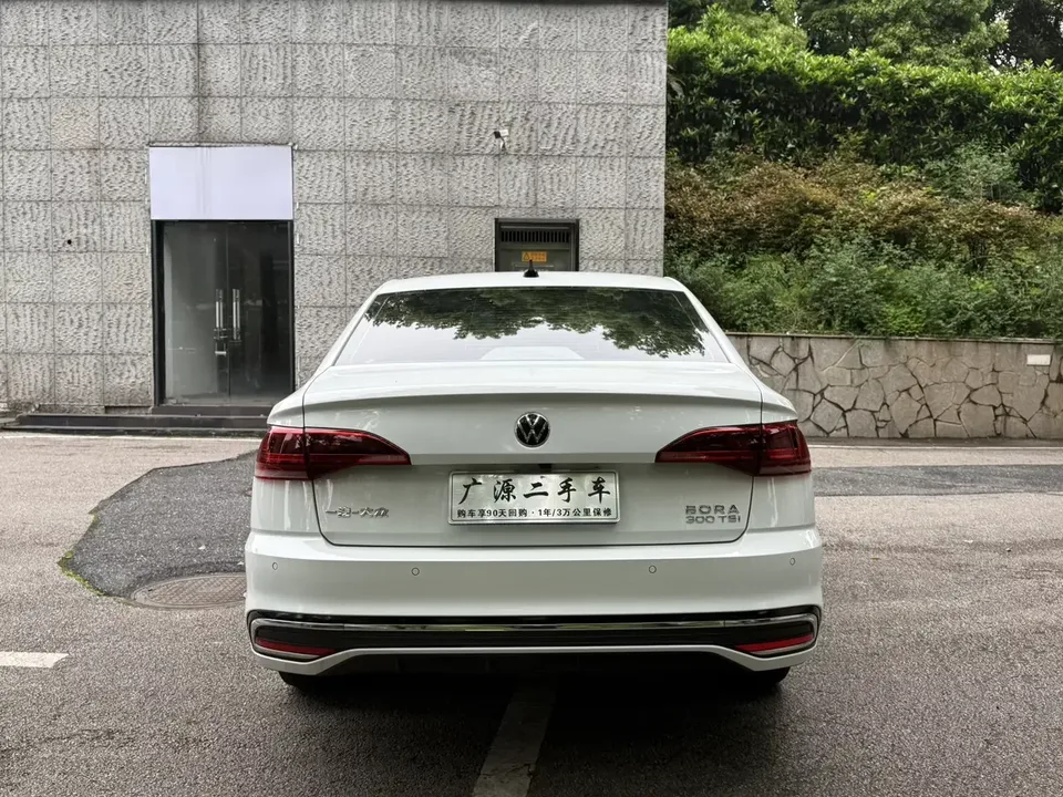 Volkswagen Bora Bora 2023 300TSI DSG Premium Edition 2024 — thumbnail 2
