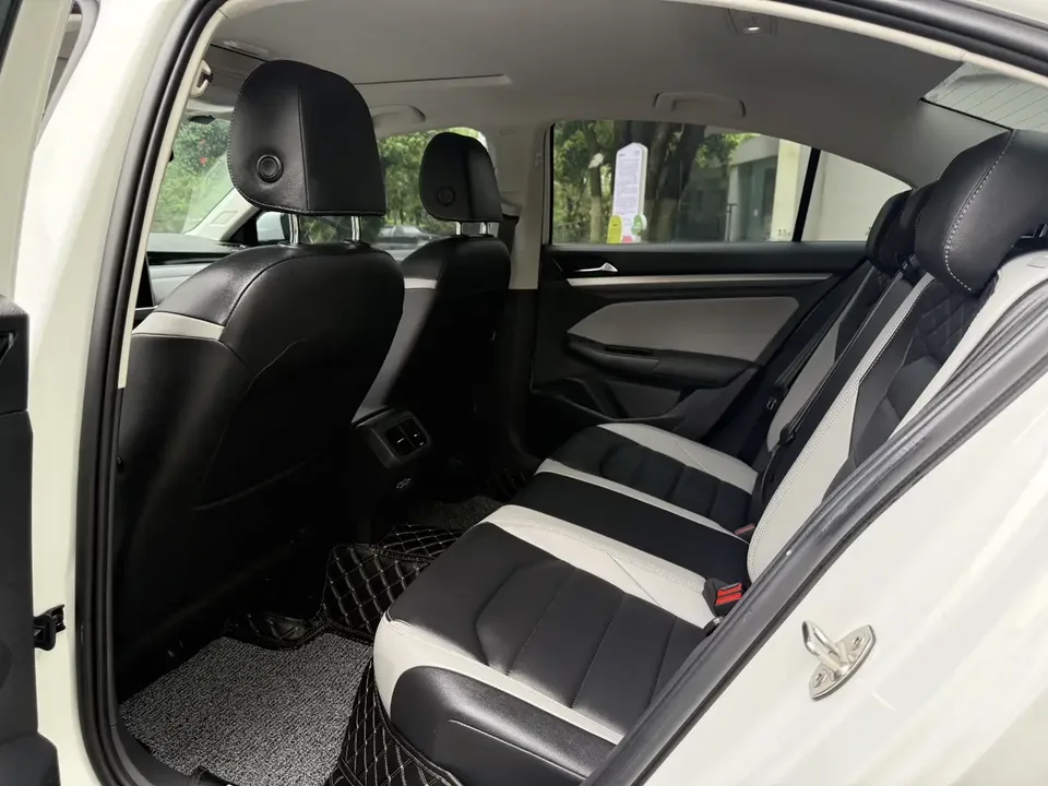 Volkswagen Bora Bora 2023 300TSI DSG Premium Edition 2024 — thumbnail 3