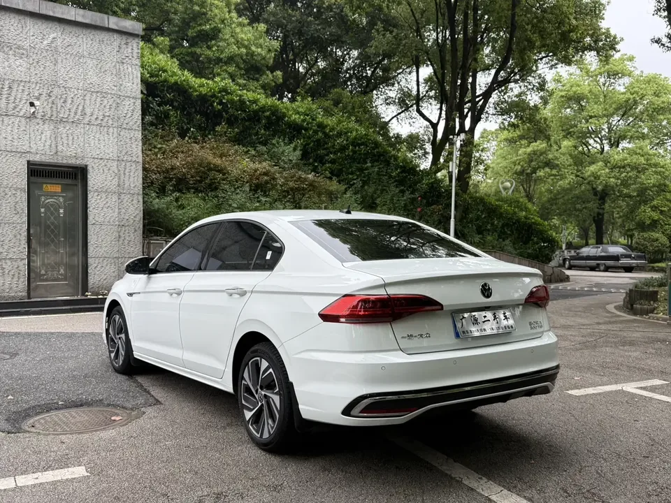 Volkswagen Bora Bora 2023 300TSI DSG Premium Edition 2024 — thumbnail 4