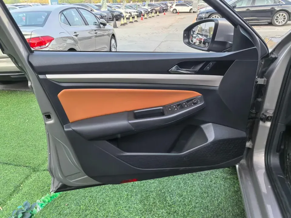 Volkswagen Bora Bora 2023 200TSI DSG Joy Travel PRO Edition 2023 — thumbnail 3