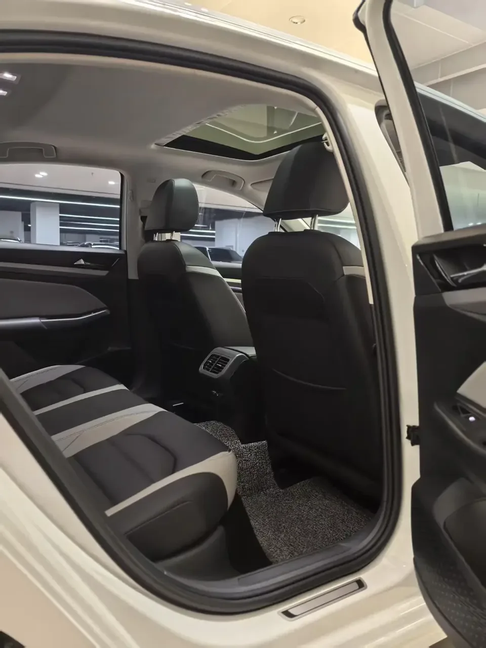 Volkswagen Bora Bora 2023 280TSI DSG Comfort Edition 2022 — миниатюра 3