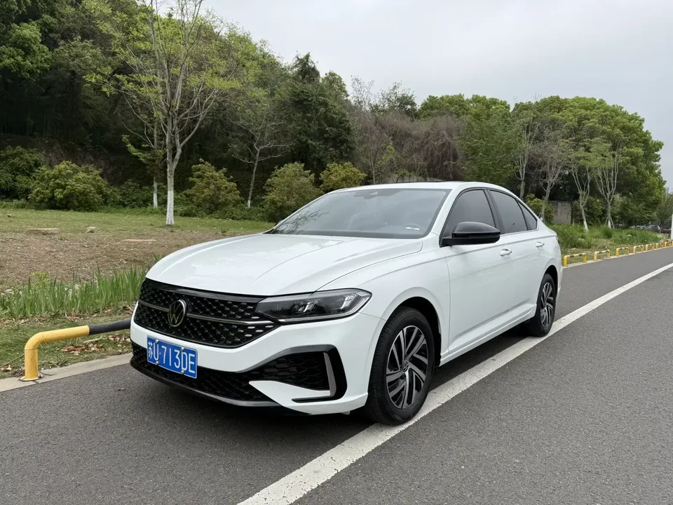 Volkswagen Lavida Lavida 2024 300TSI DSG Starry Sky Edition 2024 — photo 1, buy with delivery to Moscow