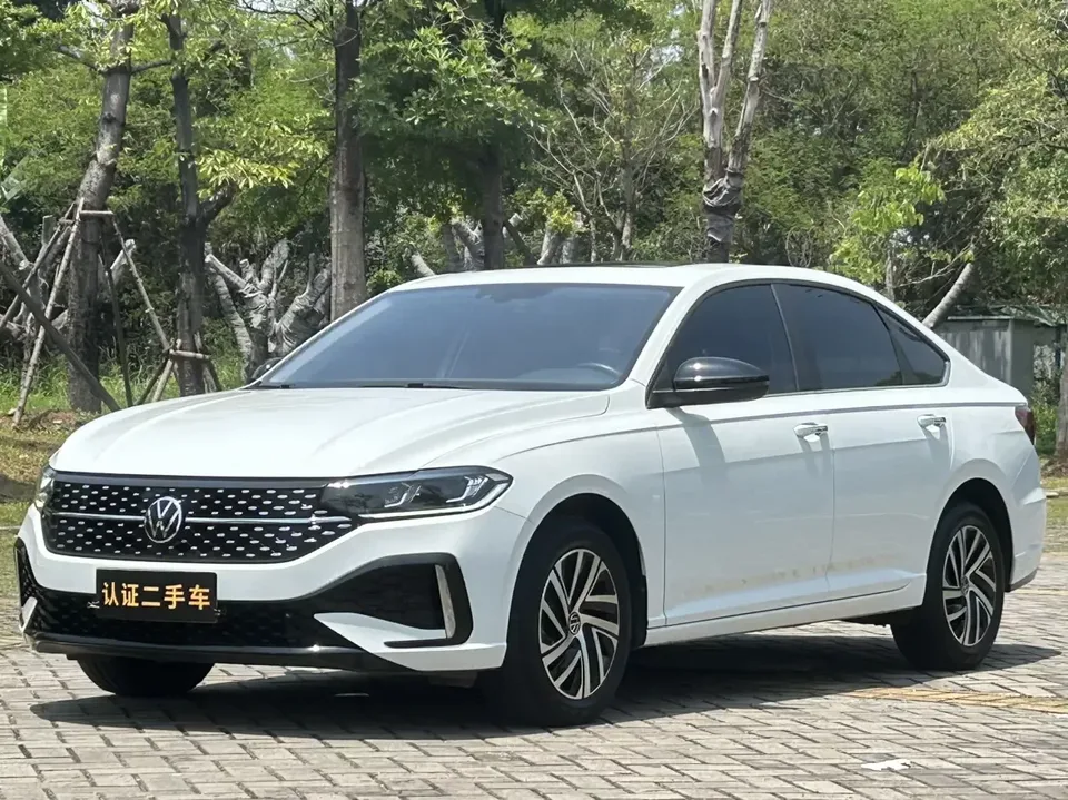 Volkswagen Lavida Lavida 2023 200TSI DSG Starry Sky Edition 2022 — photo 1, buy with delivery to Moscow