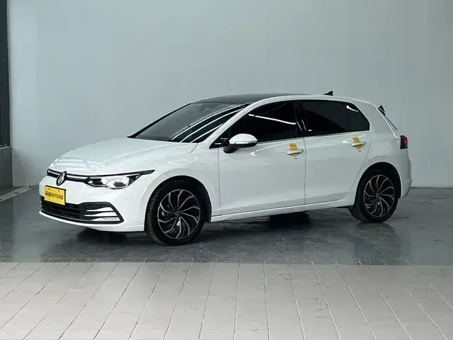 Volkswagen Golf golf 2023 280TSI DSG Pro 2023 — photo 1, buy with delivery to Moscow