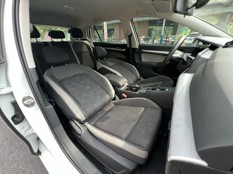 Volkswagen Golf golf 2023 200TSI DSG facelift 2023 — thumbnail 5