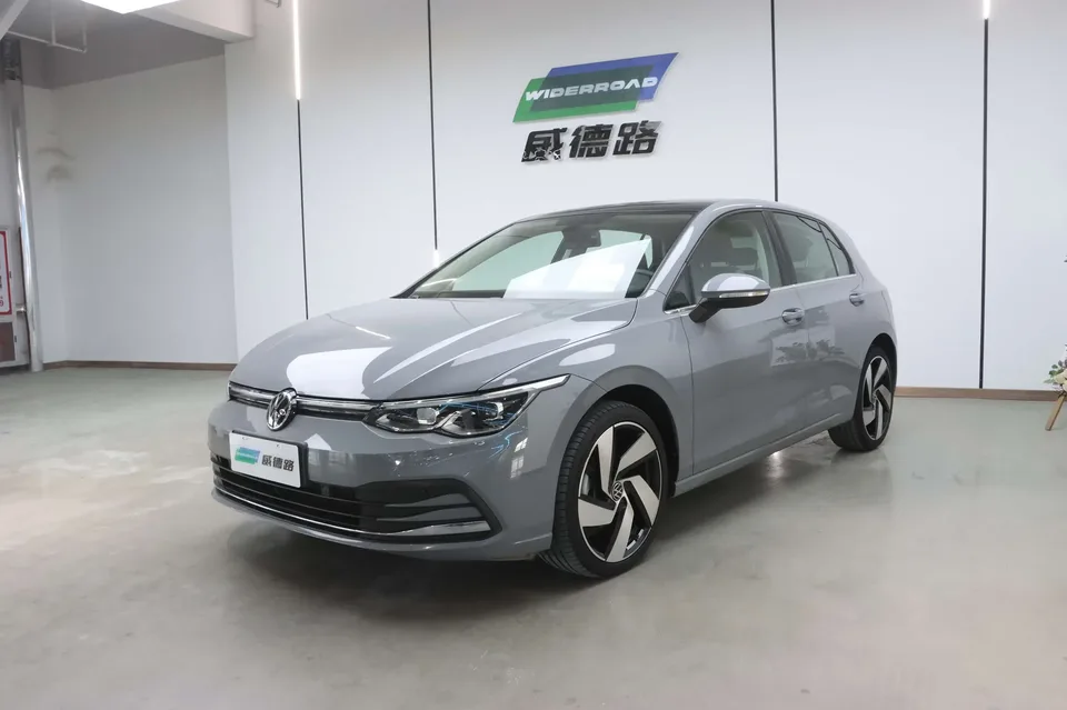 Volkswagen Golf golf 2023 280TSI DSG Pro 2023 — photo 1, buy with delivery to Moscow
