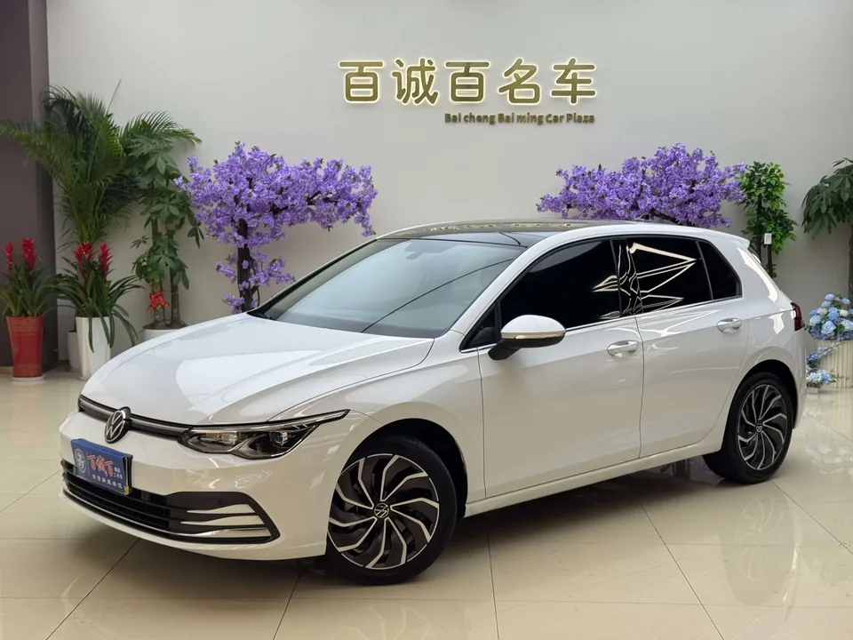 Volkswagen Golf golf 2021 280TSI DSG Pro 2022 — photo 1, buy with delivery to Moscow