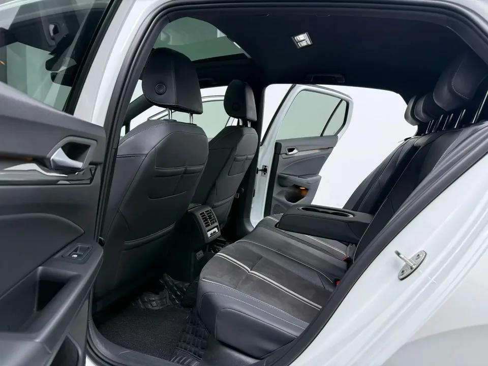 Volkswagen Golf golf 2023 280TSI DSG R-Line facelift 2024 — thumbnail 3