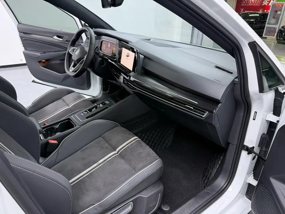 Volkswagen Golf golf 2023 280TSI DSG R-Line facelift 2024 — thumbnail 5